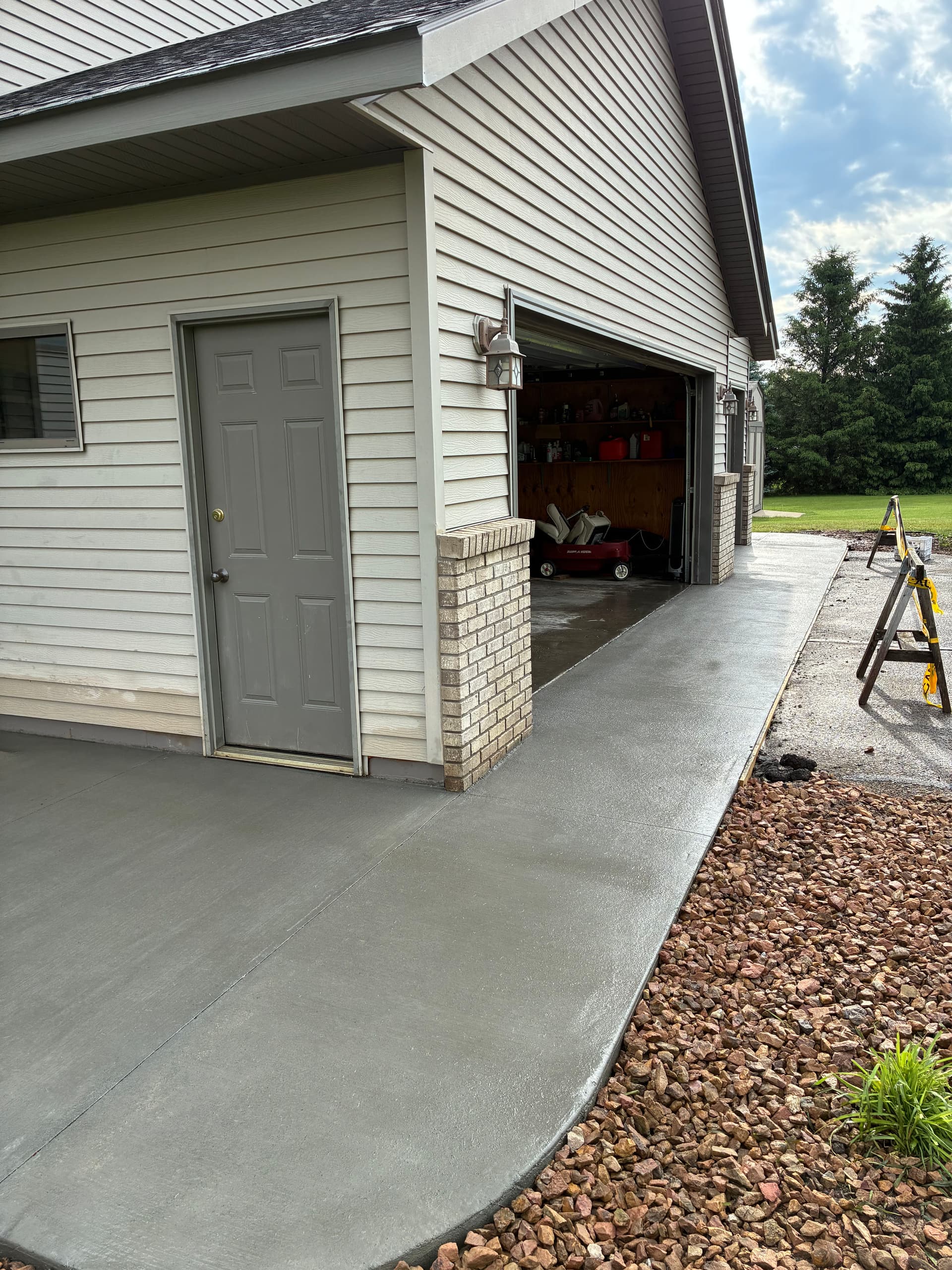 Gallery photos for Old Steps and Apron Ripped Out, Fresh Concrete Installed: Image #4