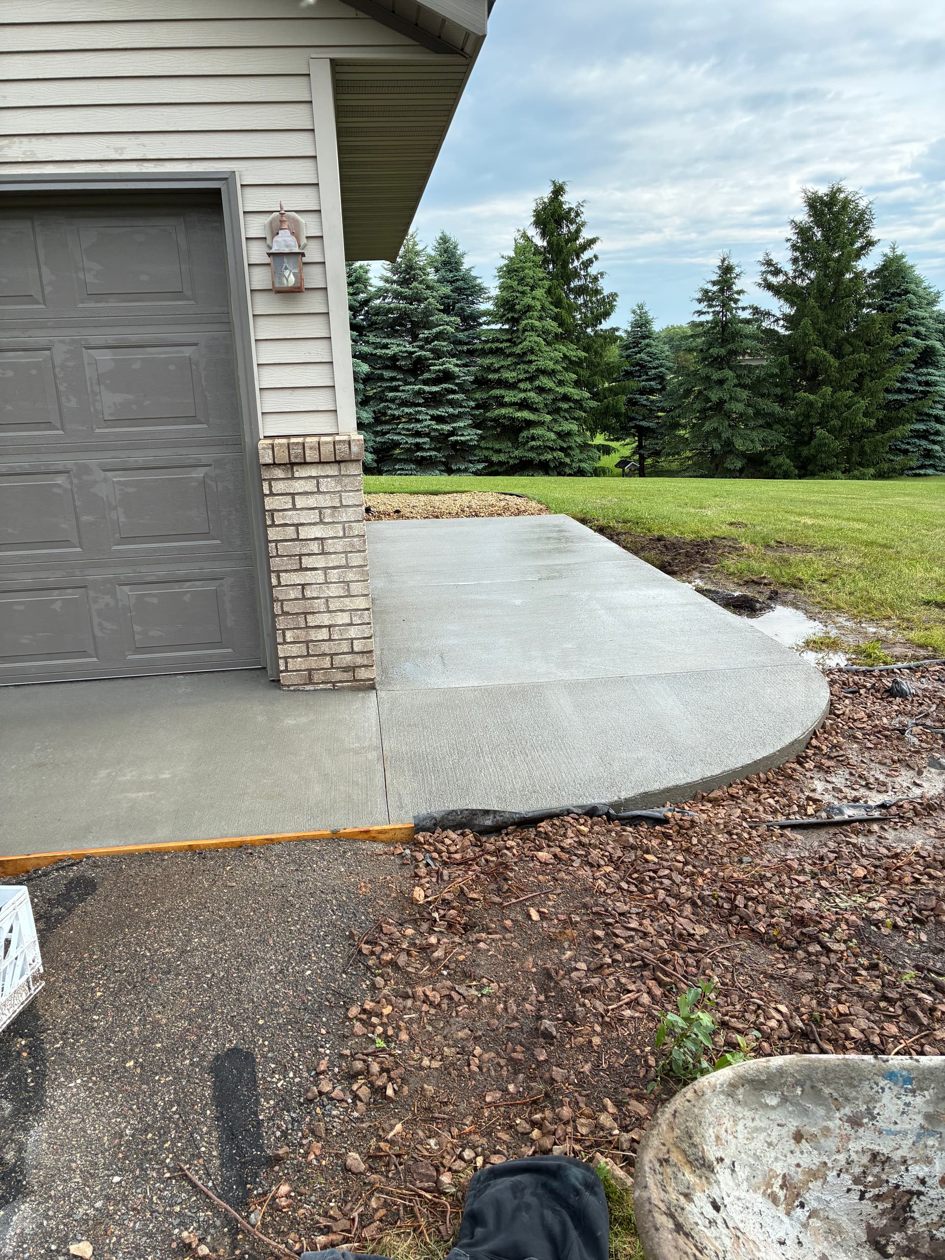 Gallery photos for Old Steps and Apron Ripped Out, Fresh Concrete Installed: Image #3